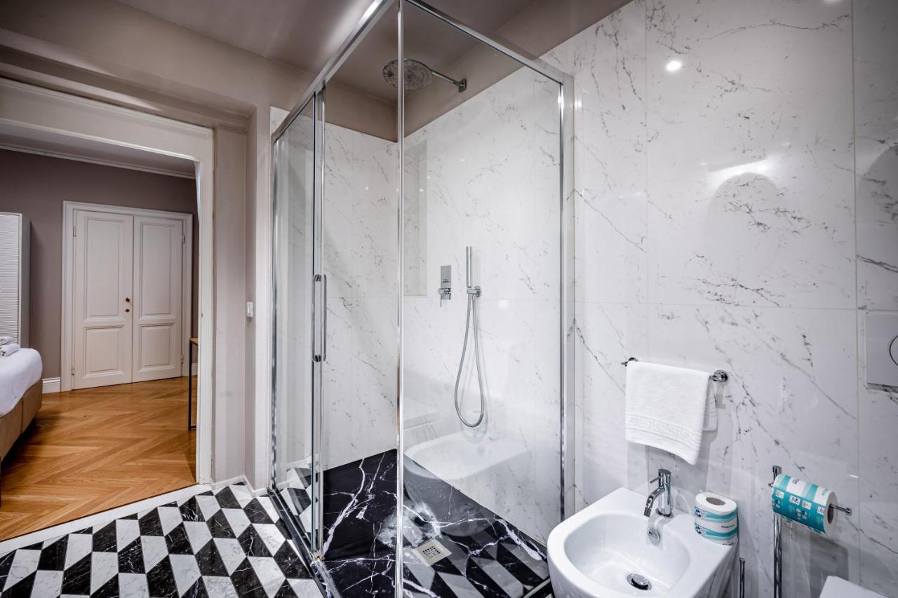 Hs4U Ricasoli Luxury Apartment Near Duomo N. 3 Firenze Bagian luar foto