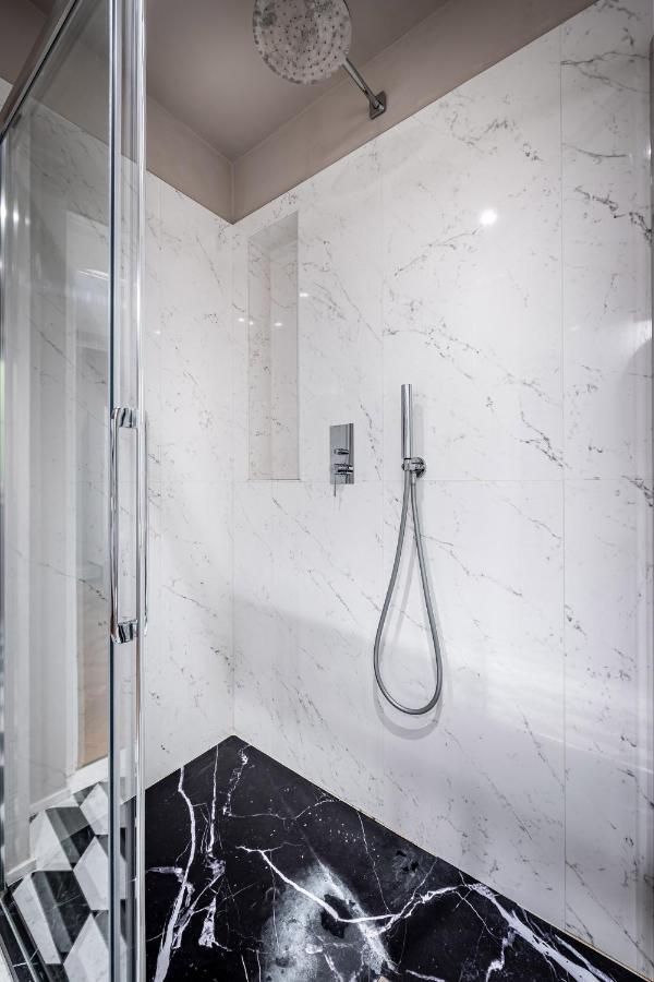 Hs4U Ricasoli Luxury Apartment Near Duomo N. 3 Firenze Bagian luar foto